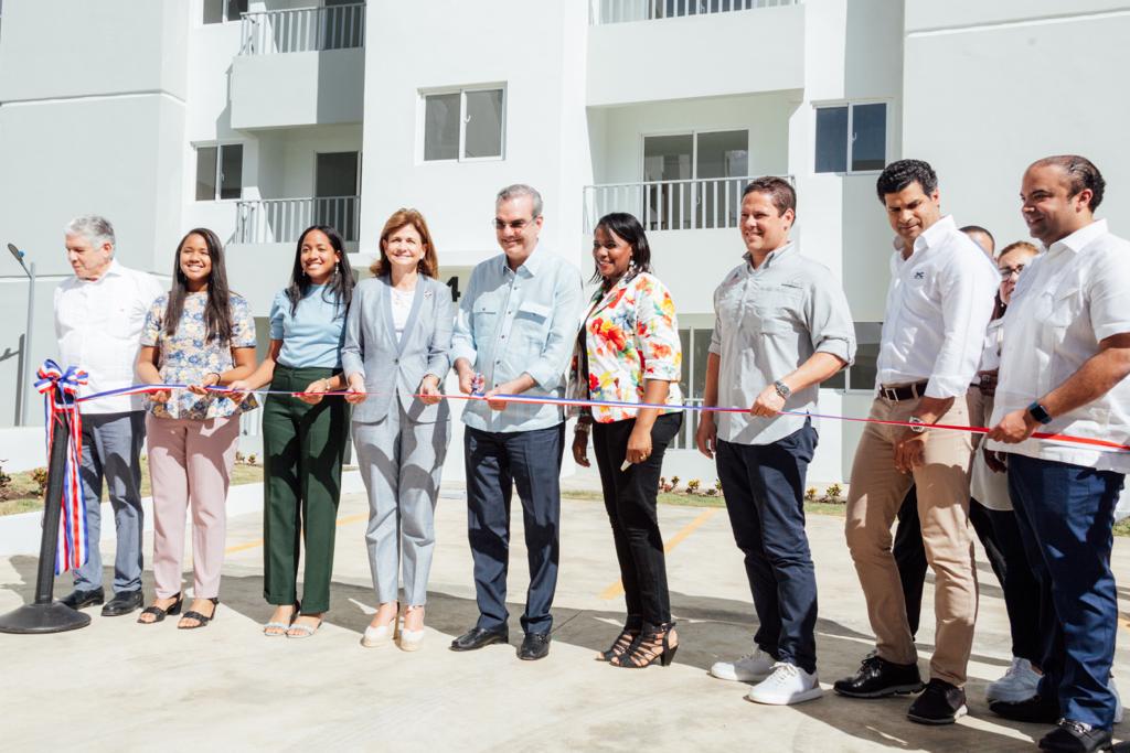Vicepresidenta Raquel Peña y Ministro Bonilla entregan 150 apartamentos de “Mi Vivienda Los Salados”